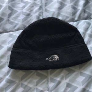 black fuzzy north face hat